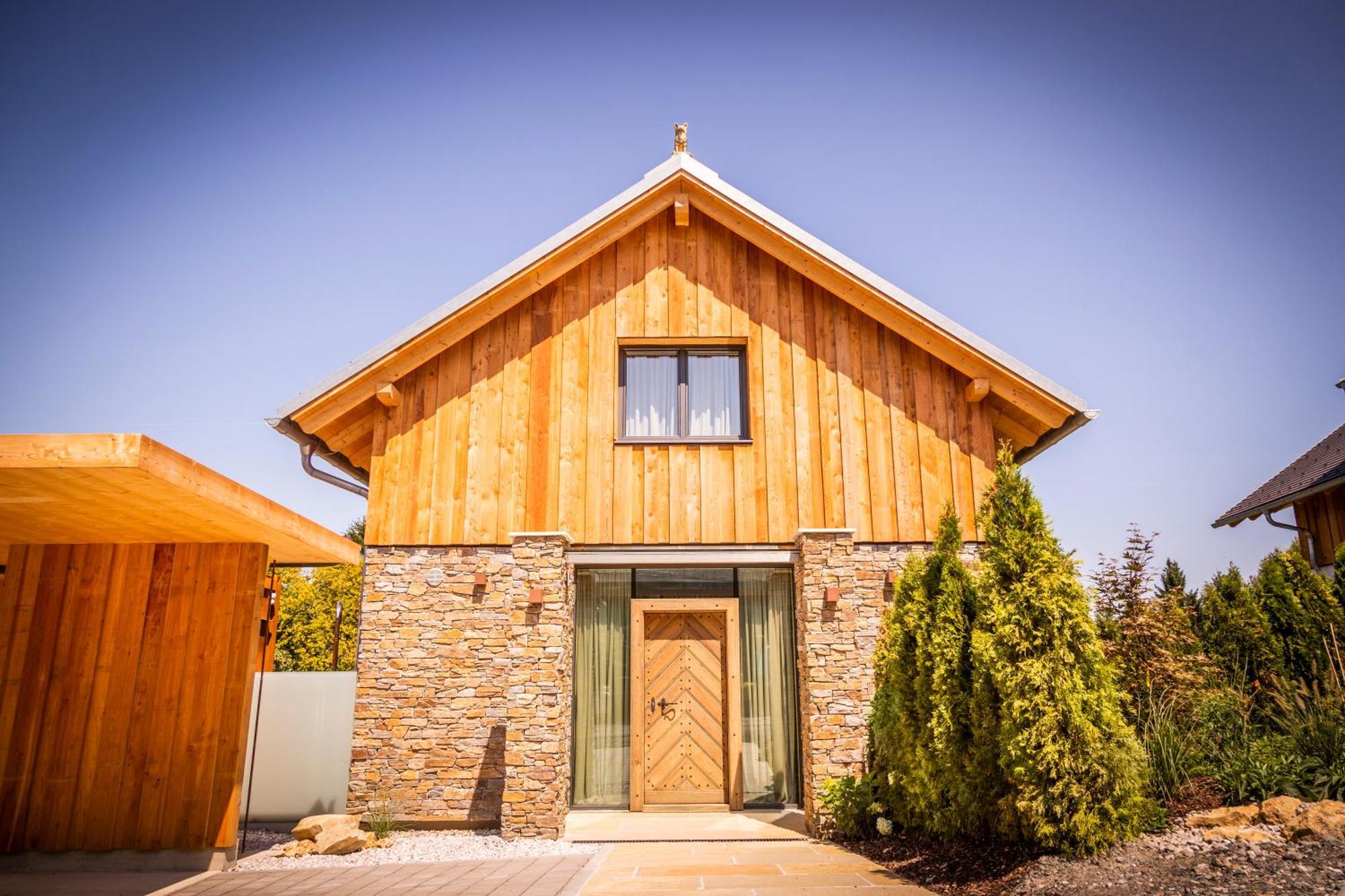 Golden Hill Country Chalets & Suites Waldschach Exterior photo