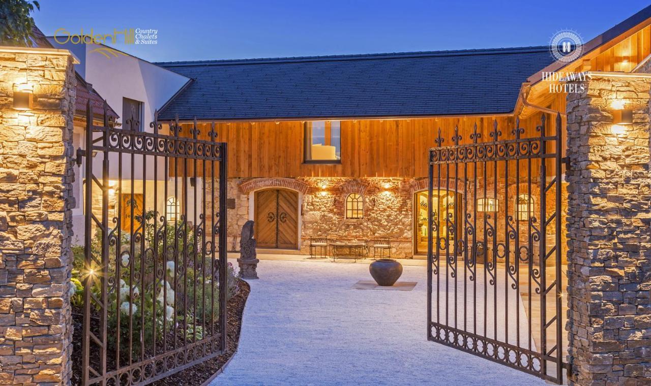 Golden Hill Country Chalets & Suites Waldschach Exterior photo